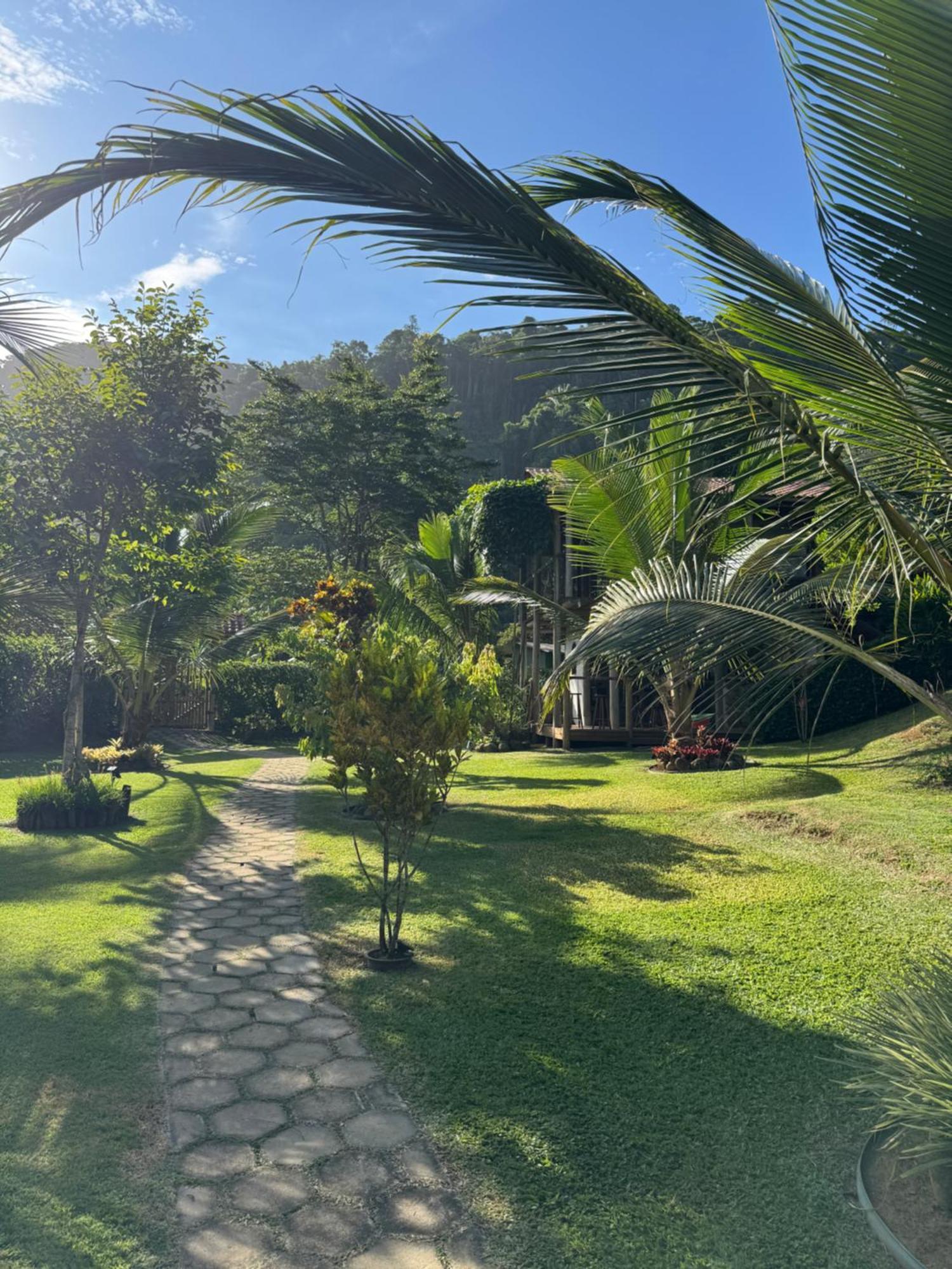 פאראטי Flora Praia Do Sono Lodge & Trekking מראה חיצוני תמונה